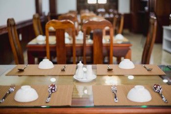 Dining 46 of 49