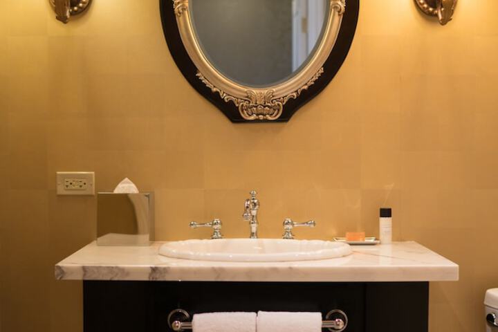 Bathroom sink