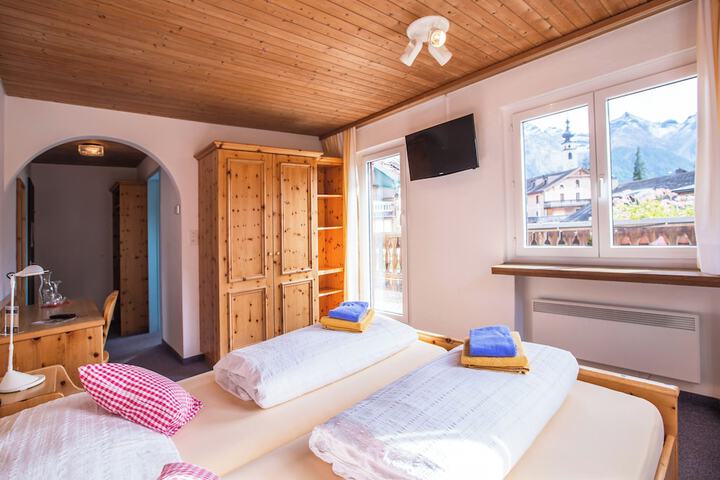 Room 3 of 13