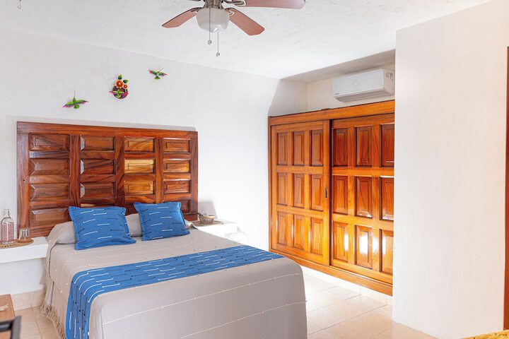 Room 9 of 18