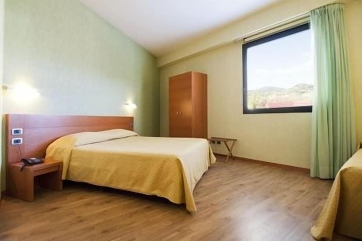 Room 5 of 41