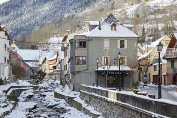 Eth Paer 1 by Feelfree Rentals