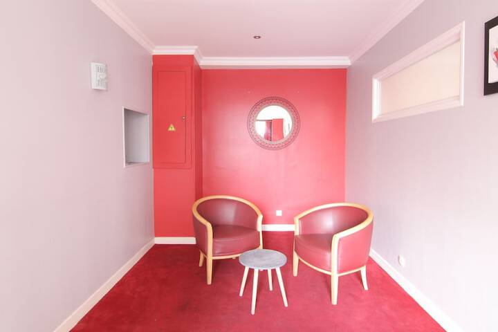 Lounge 20 of 22