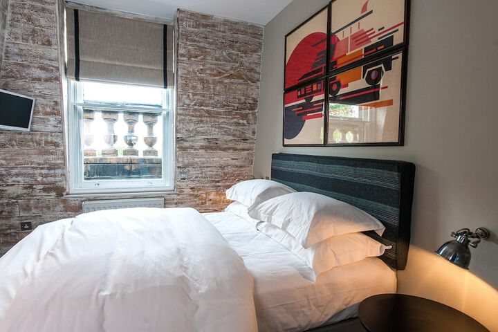 Room 17 of 38