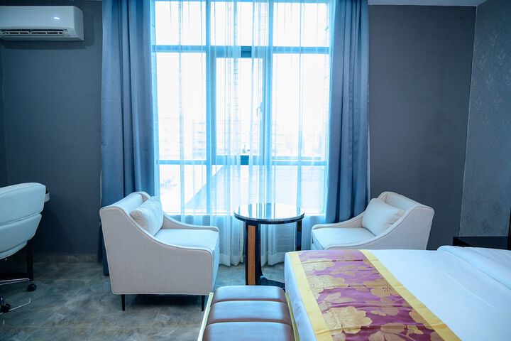 Room 28 of 166