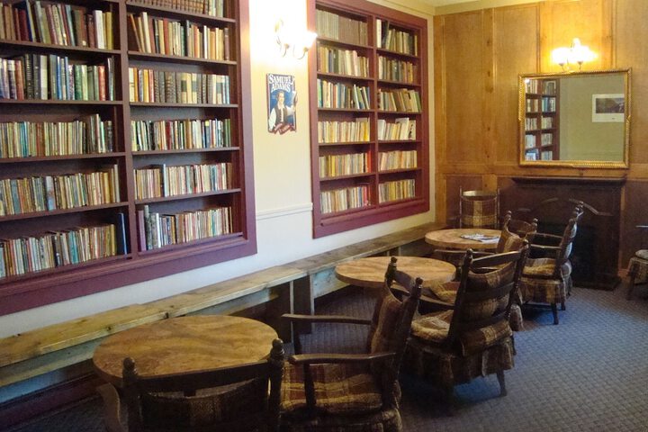Lounge 76 of 116