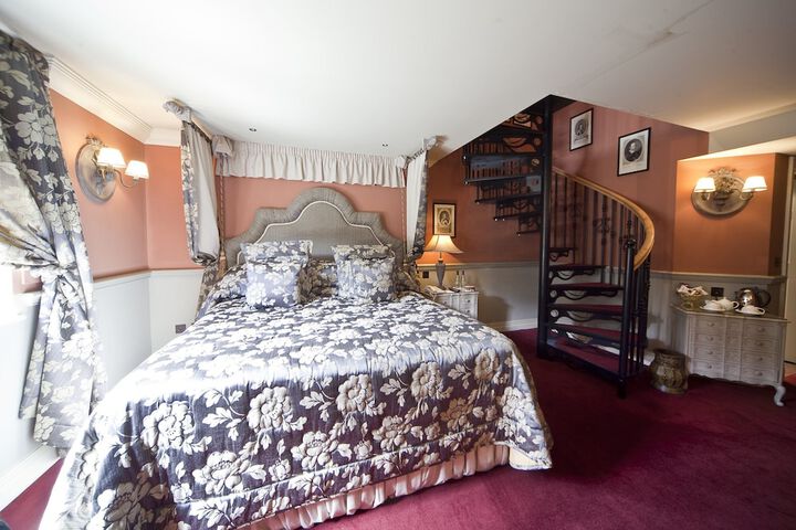 Room 37 of 157