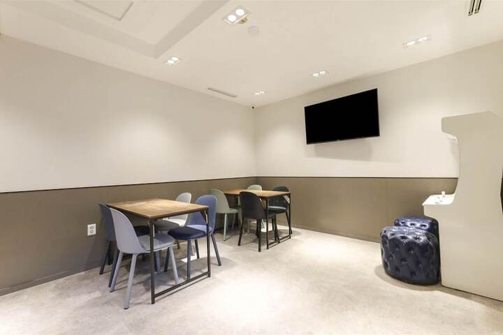 Lounge 68 of 74