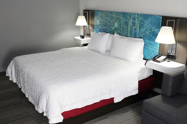 1 King Bed (4 of 12)