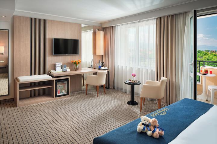 Room 13 of 42