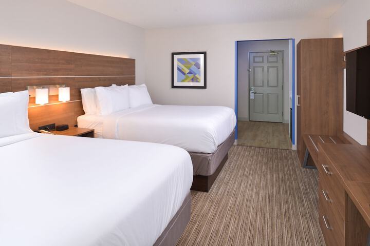 2 Queen Beds (7 of 7)