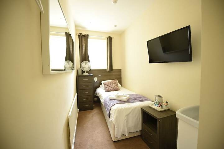 Room 7 of 28