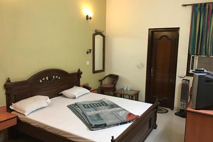 Room 12 of 25