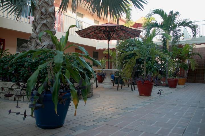 Hotel Exterior 42 of 48