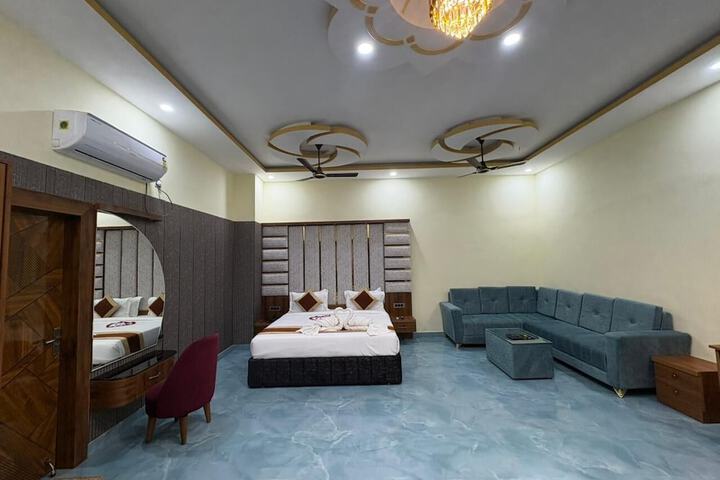 Room 18 of 53