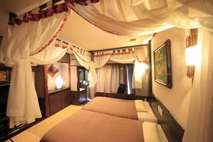 Room 35 of 131