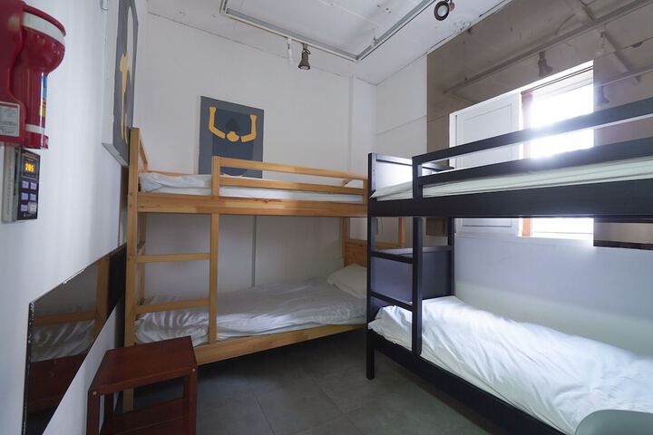 Room 21 of 43