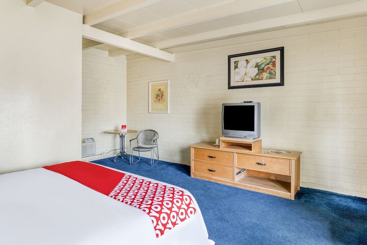 2 Queen Beds (14 of 16)