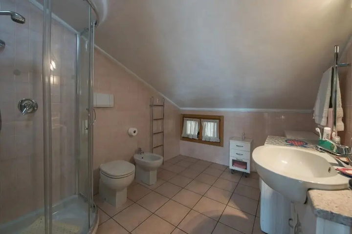 Room 7 of 10