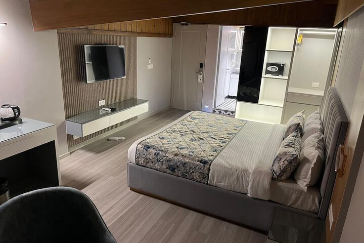 Room 15 of 34