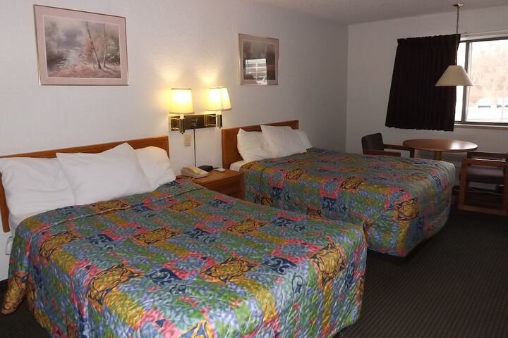 2 Double Beds (5 of 10)