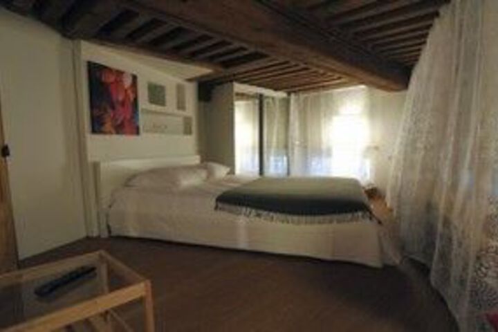 Room 6 of 17