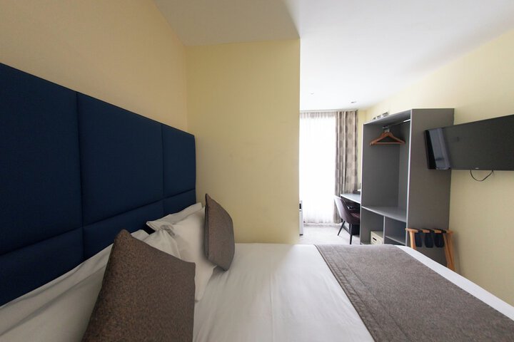 Room 30 of 120