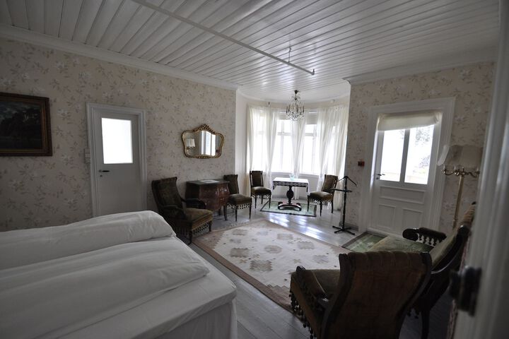 Room 8 of 53