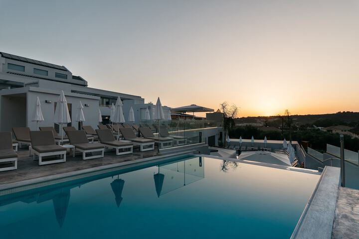Pool 15 of 30