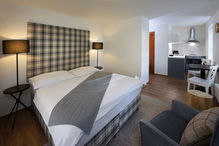 Room 9 of 38
