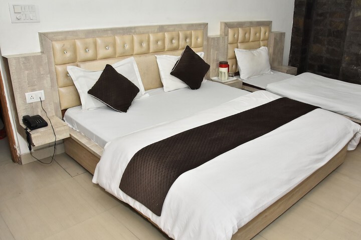 Room 14 of 22