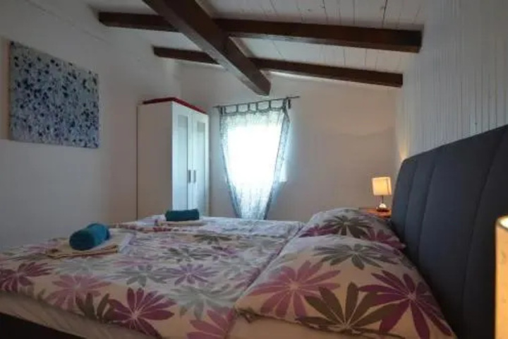 Room 4 of 19