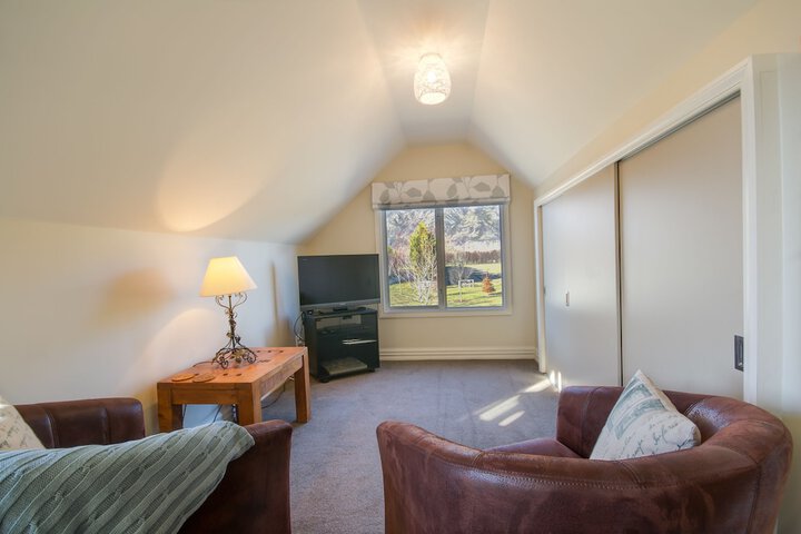 Room 3 of 37