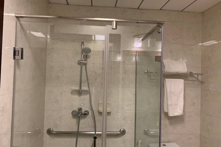 Room 104 of 168