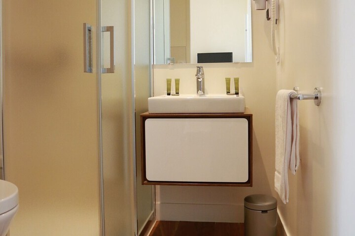 Room 17 of 75