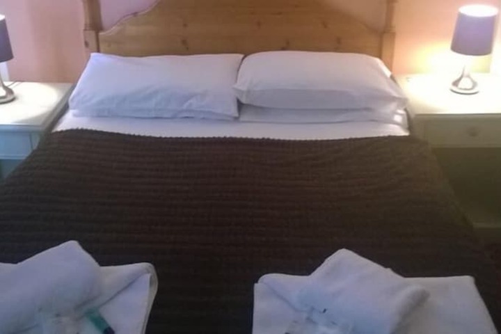 Room 6 of 18