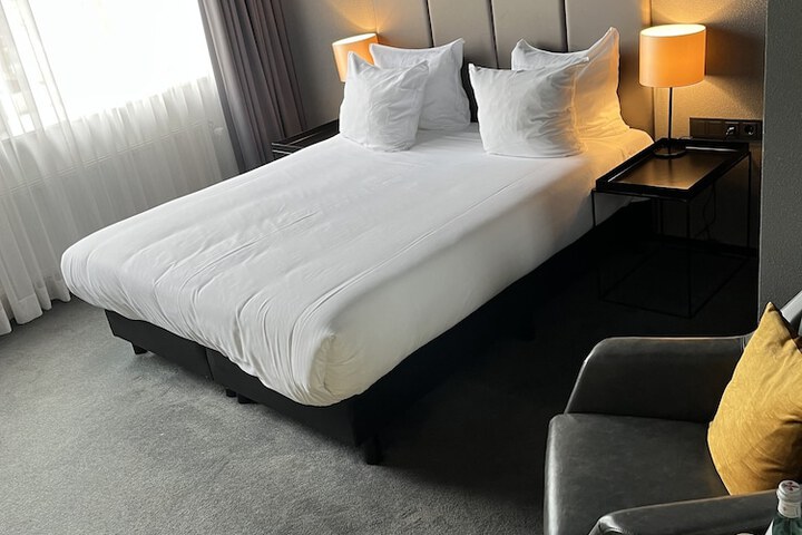 Room 8 of 28