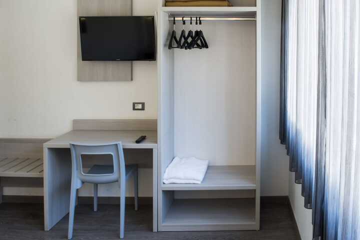 Room 5 of 41