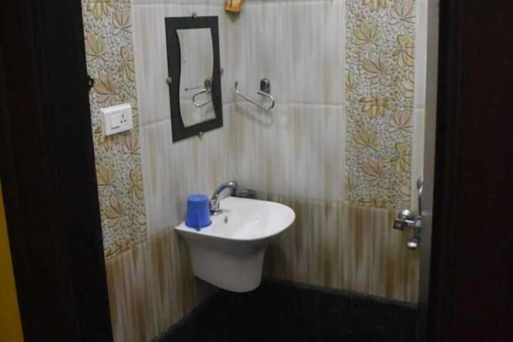 Room 8 of 10