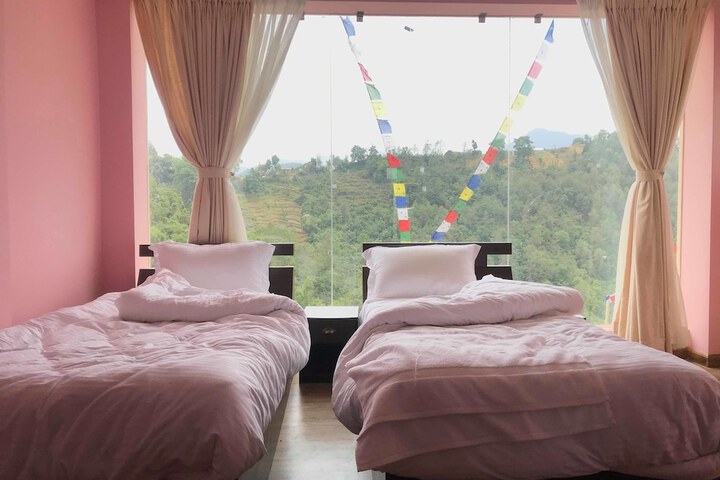 Room 8 of 25