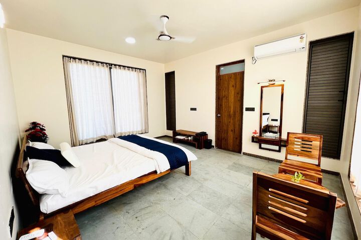 Room 11 of 72