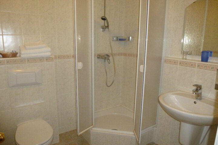 Room 44 of 96