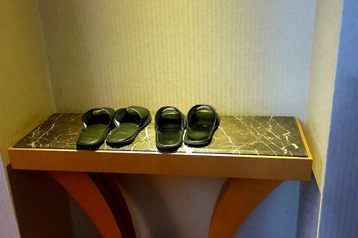 Room 27 of 37