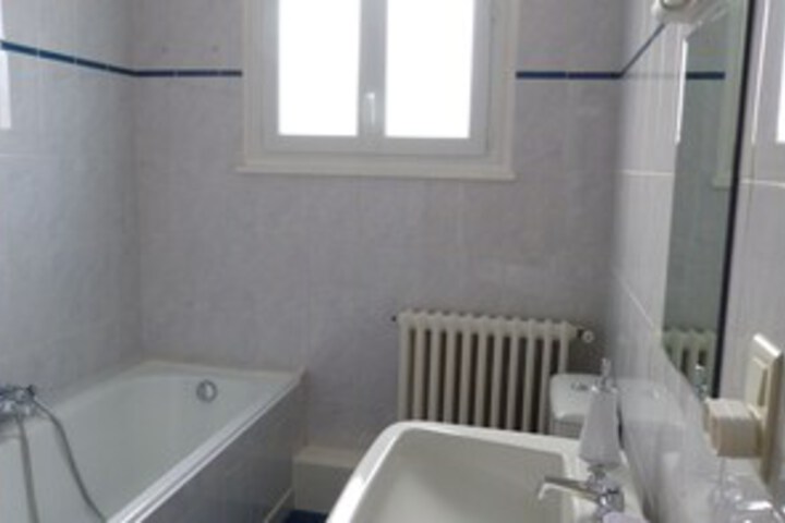 Room 2 of 25