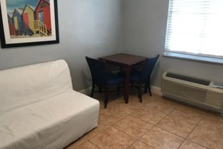 Room 7 of 10