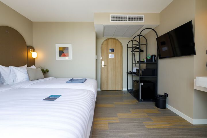 Room 30 of 161