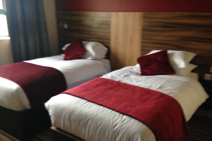 Room 2 of 32