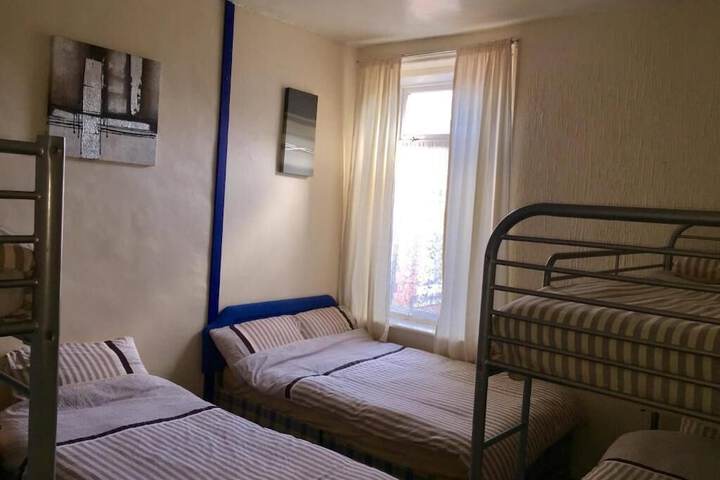 Room 4 of 18