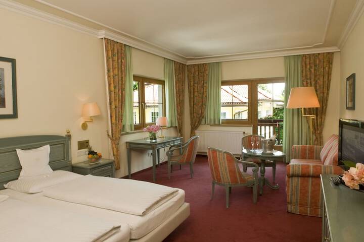 Room 4 of 68