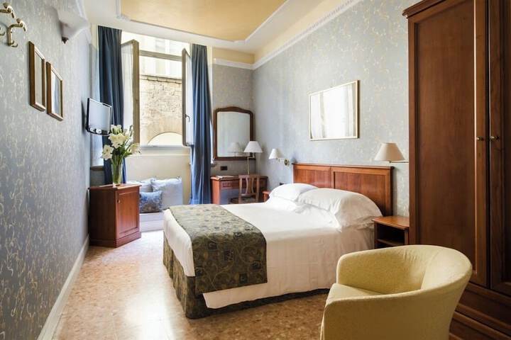 Room 32 of 58